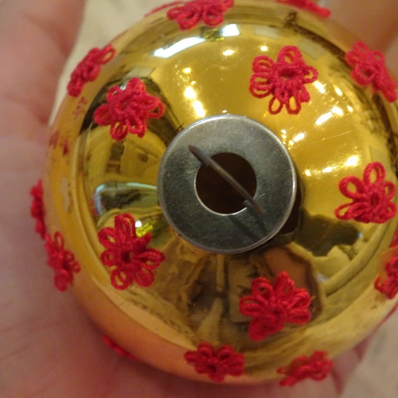 Vintage Crochet Glass Christmas Ornaments Red Blue Silver Gold - Set of 16 - Picture 6 of 6